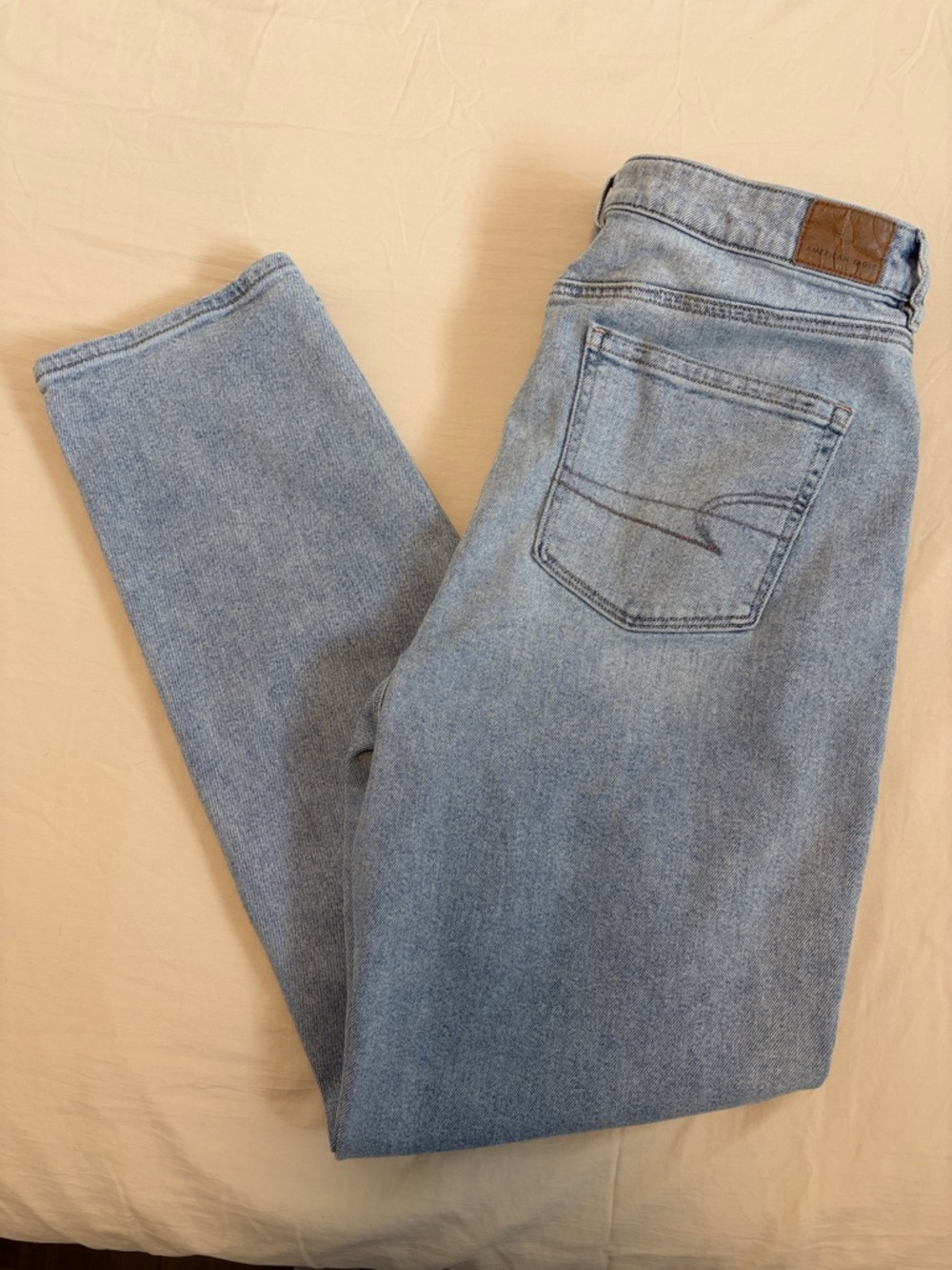 American Eagle Outfitters Women’s Straight Leg Jeans in Light Blue Denim
